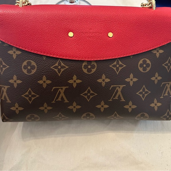 Louis Vuitton, Lake Placide, Crossbody - Picture 7 of 13